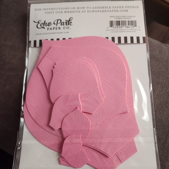 Echo park paper flower - Picture 2 of 2